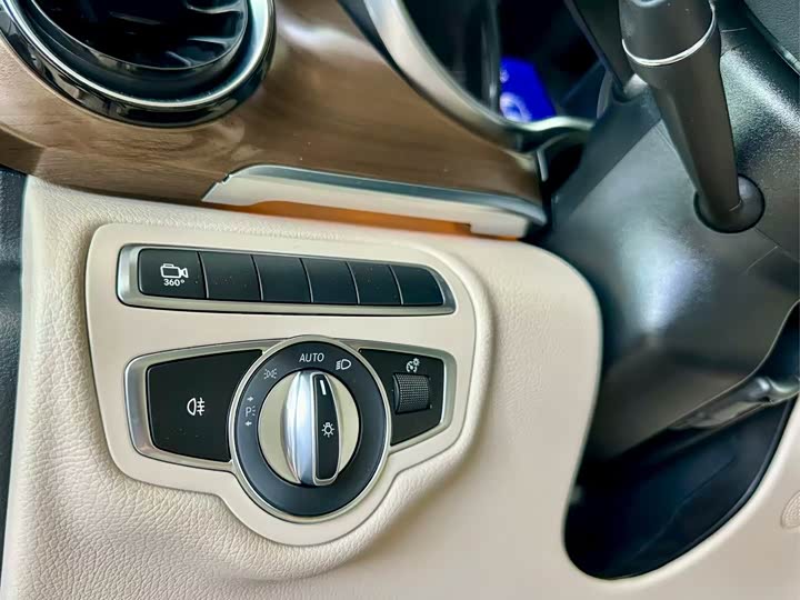 Фото 12 - Mercedes-Benz V-Class