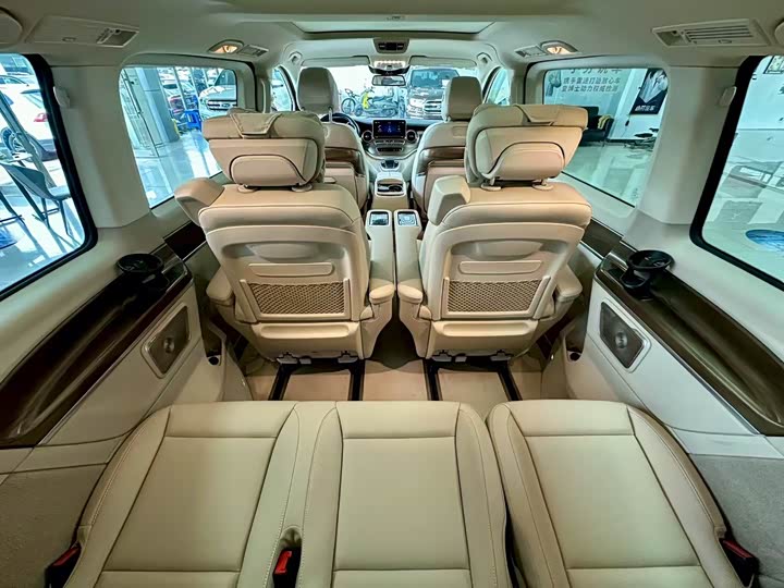 Фото 13 - Mercedes-Benz V-Class