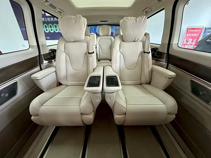 Фото 14 - Mercedes-Benz V-Class