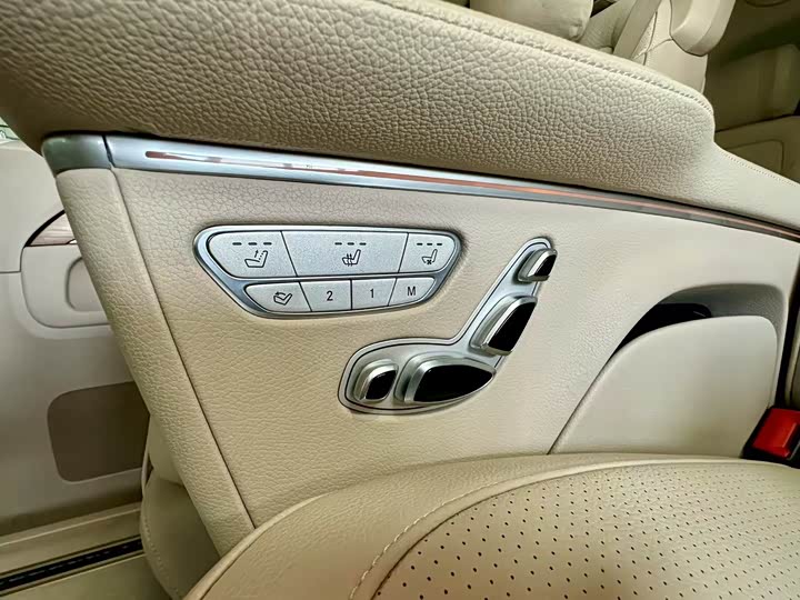 Фото 15 - Mercedes-Benz V-Class