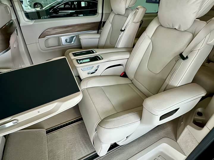 Фото 16 - Mercedes-Benz V-Class