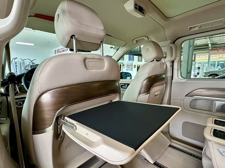 Фото 17 - Mercedes-Benz V-Class