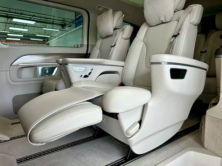 Фото 18 - Mercedes-Benz V-Class