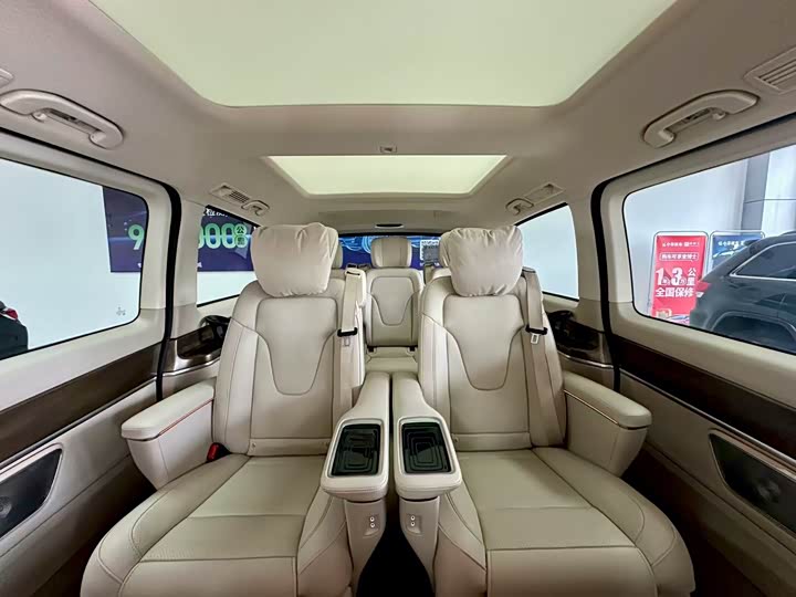 Фото 20 - Mercedes-Benz V-Class