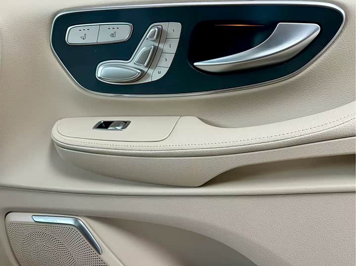 Фото 23 - Mercedes-Benz V-Class