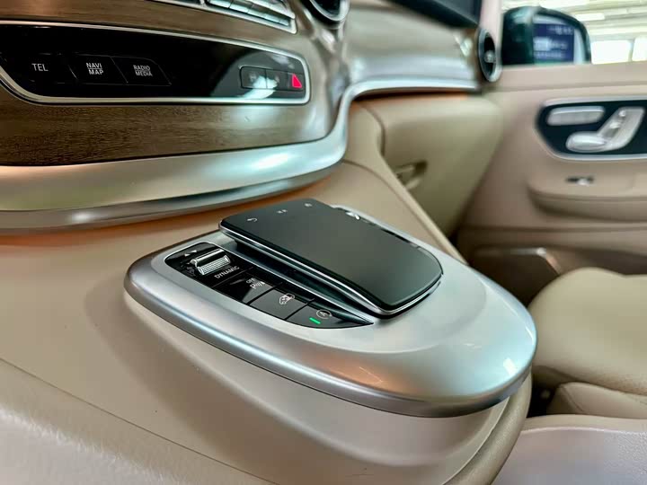 Фото 8 - Mercedes-Benz V-Class