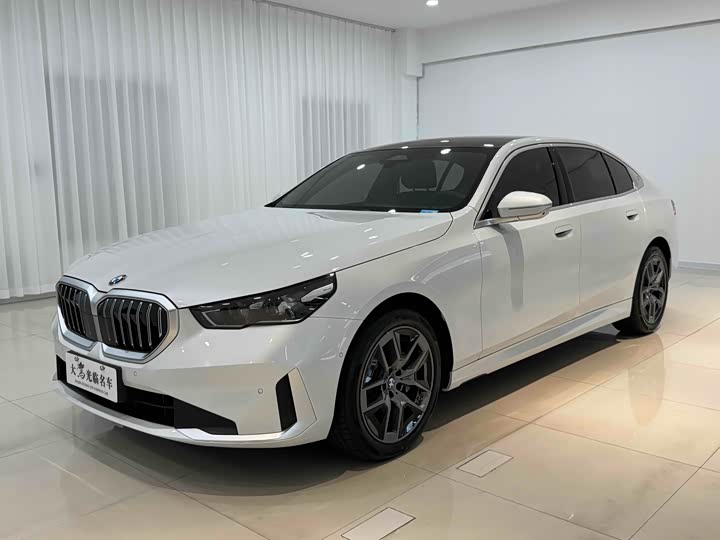 Фото 1 - BMW 5 Series