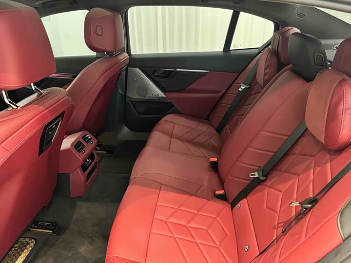 Фото 13 - BMW 5 Series