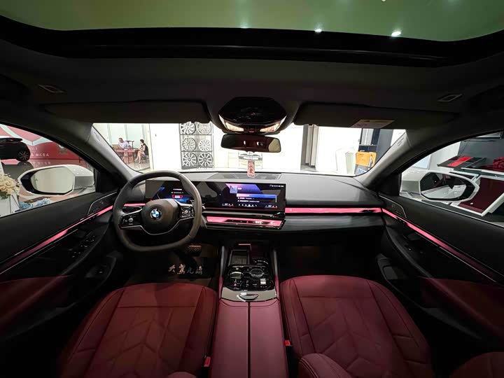 Фото 16 - BMW 5 Series