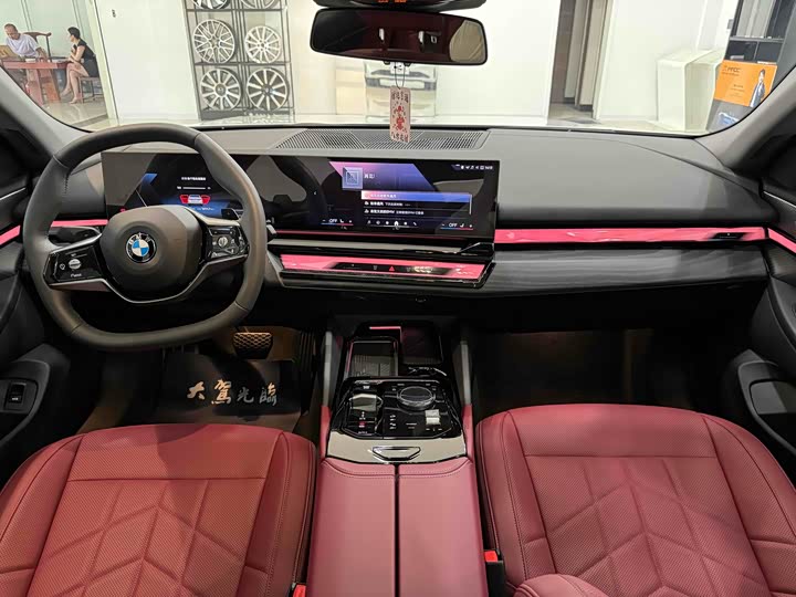 Фото 17 - BMW 5 Series