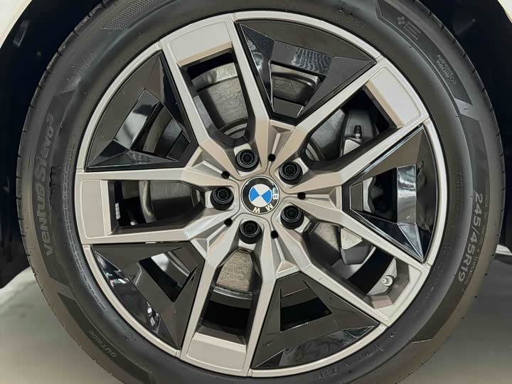 Фото 18 - BMW 5 Series