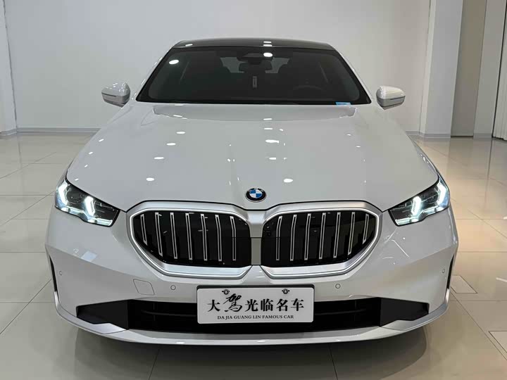 Фото 2 - BMW 5 Series