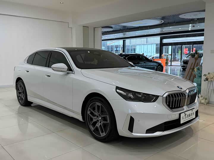 Фото 3 - BMW 5 Series