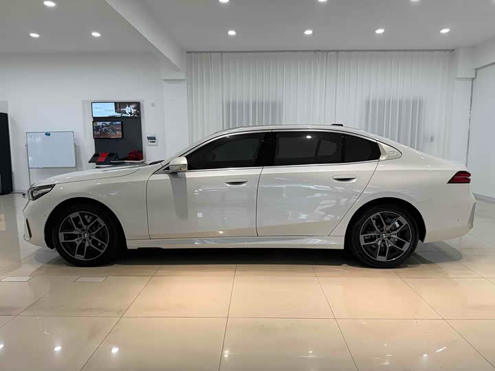 Фото 4 - BMW 5 Series