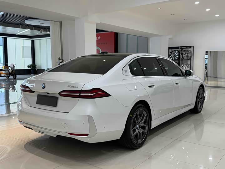 Фото 9 - BMW 5 Series