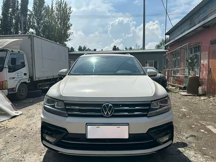 Фото 2 - Volkswagen Tiguan L Pro