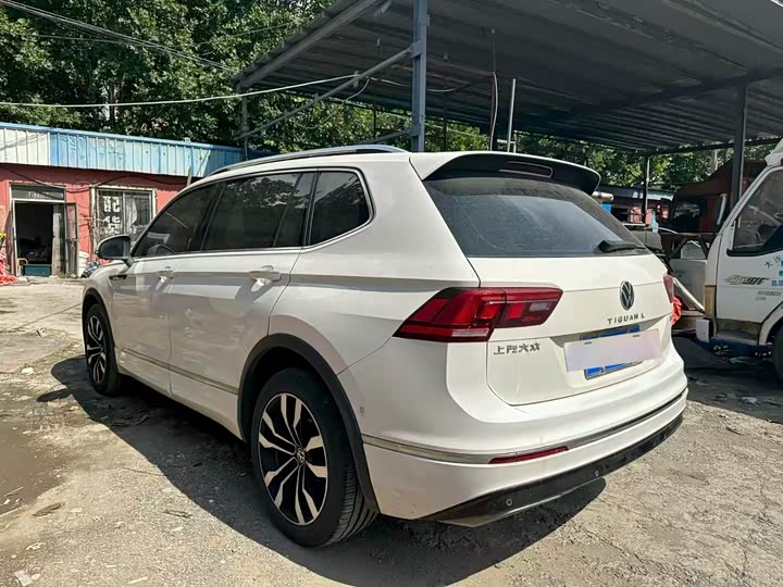 Фото 3 - Volkswagen Tiguan L Pro