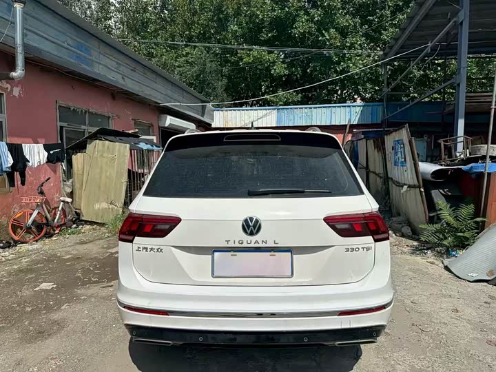 Фото 4 - Volkswagen Tiguan L Pro