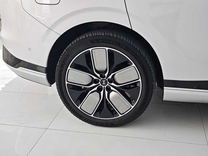 Фото 24 - XPeng G9