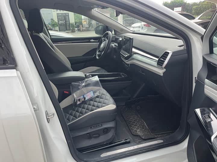 Фото 12 - Volkswagen ID.6 Crozz