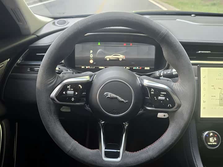 Фото 10 - Jaguar XF L