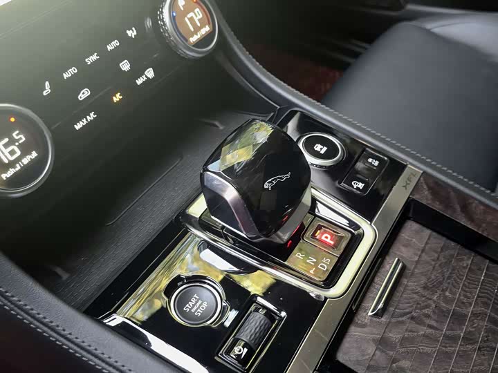 Фото 13 - Jaguar XF L