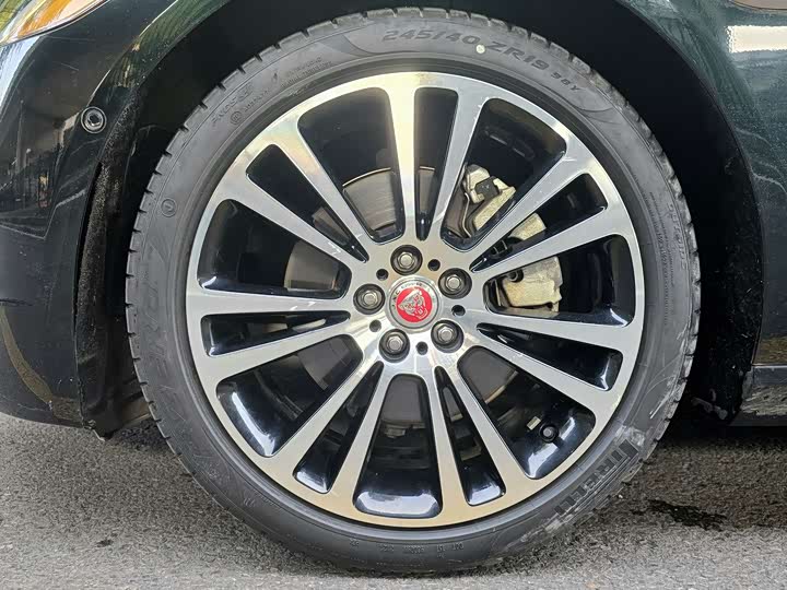 Фото 15 - Jaguar XF L