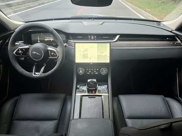 Фото 8 - Jaguar XF L