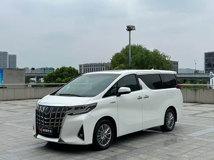 Фото 1 - Toyota Alphard