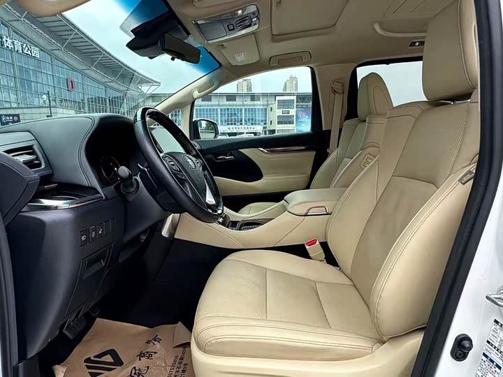 Фото 10 - Toyota Alphard