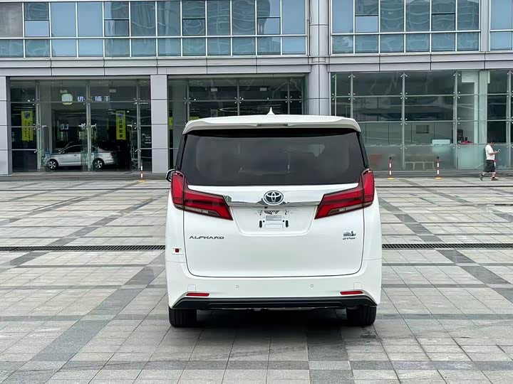 Фото 7 - Toyota Alphard