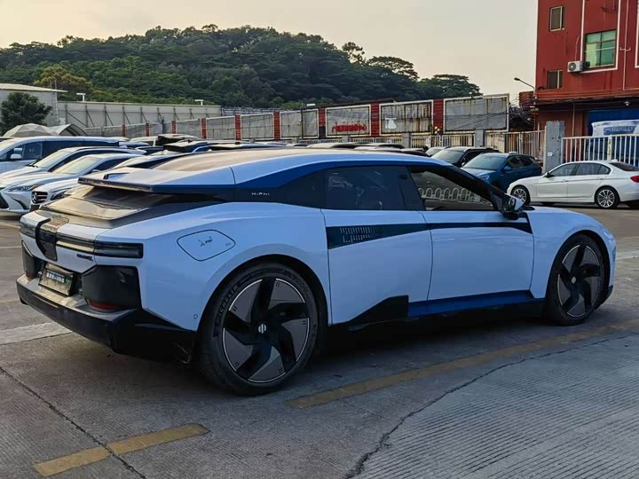 Фото 9 - HiPhi Z