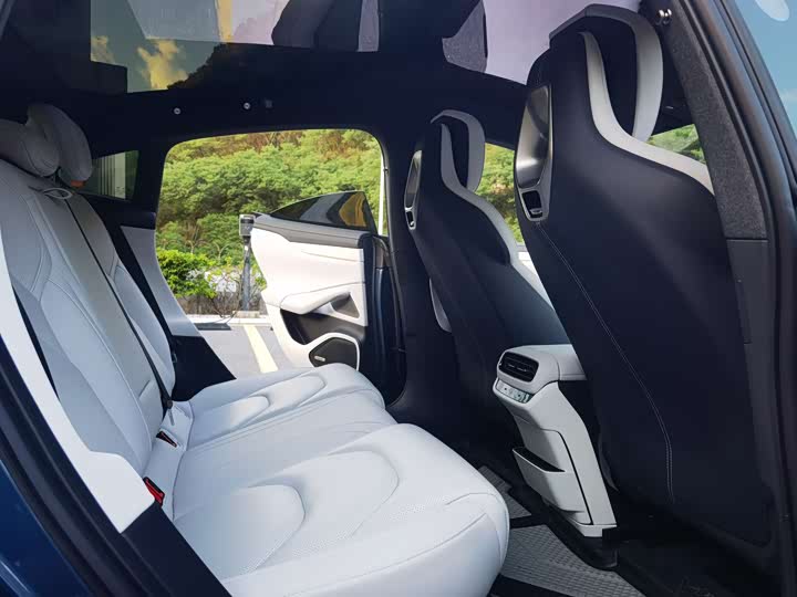 Фото 10 - Xiaomi SU7