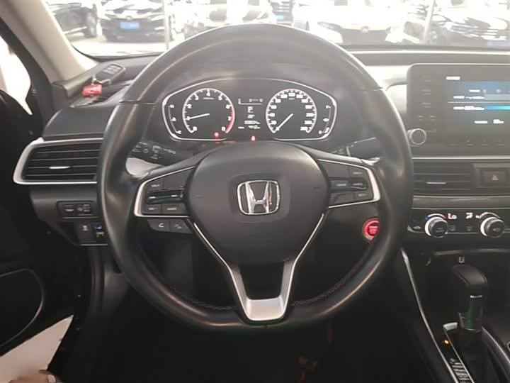 Фото 10 - Honda Accord