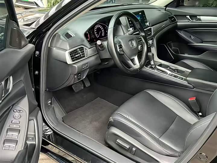 Фото 11 - Honda Accord