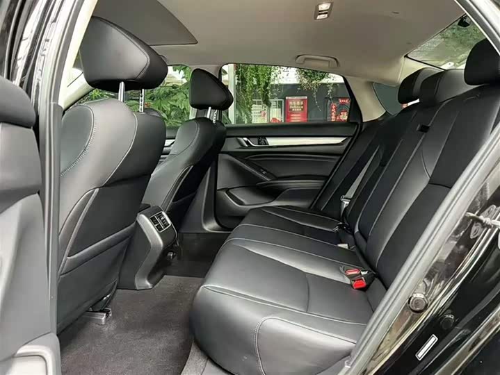 Фото 13 - Honda Accord