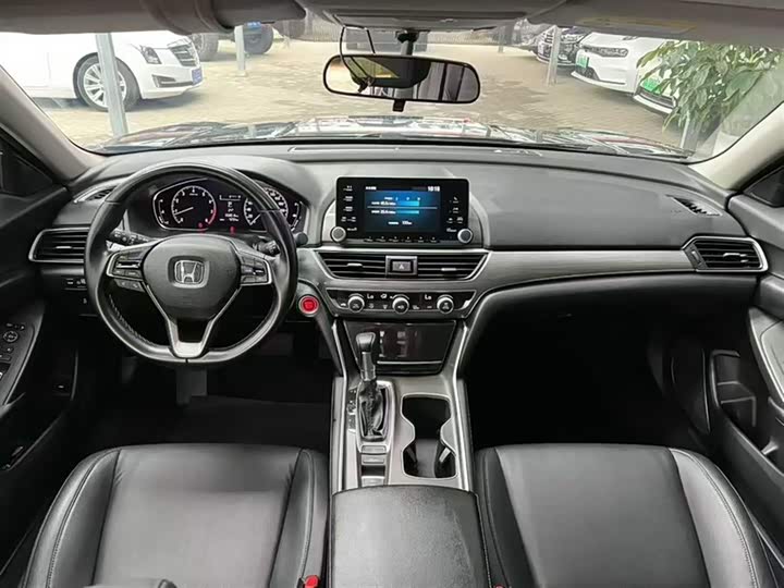 Фото 9 - Honda Accord