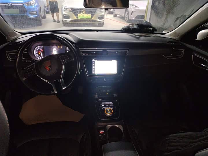 Фото 10 - Roewe Ei5