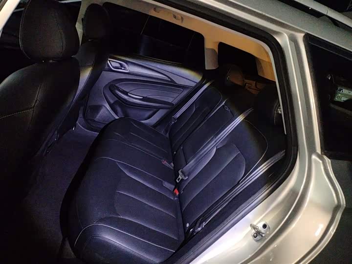 Фото 17 - Roewe Ei5