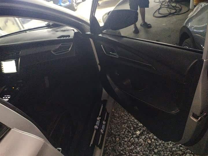 Фото 26 - Roewe Ei5