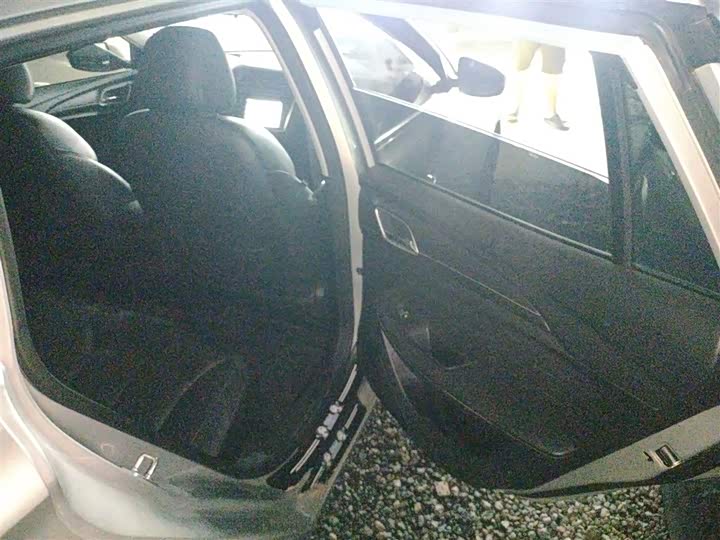 Фото 27 - Roewe Ei5