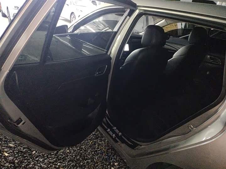 Фото 29 - Roewe Ei5