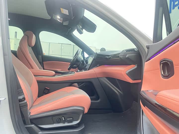 Фото 10 - Nio EC6