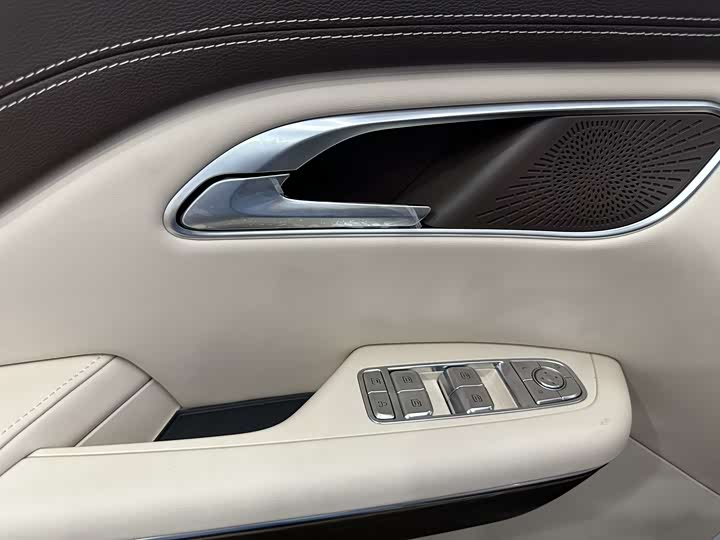 Фото 17 - Bestune M9