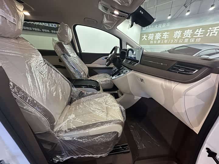 Фото 19 - Bestune M9