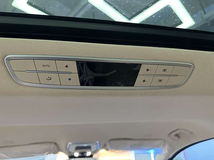 Фото 23 - Bestune M9