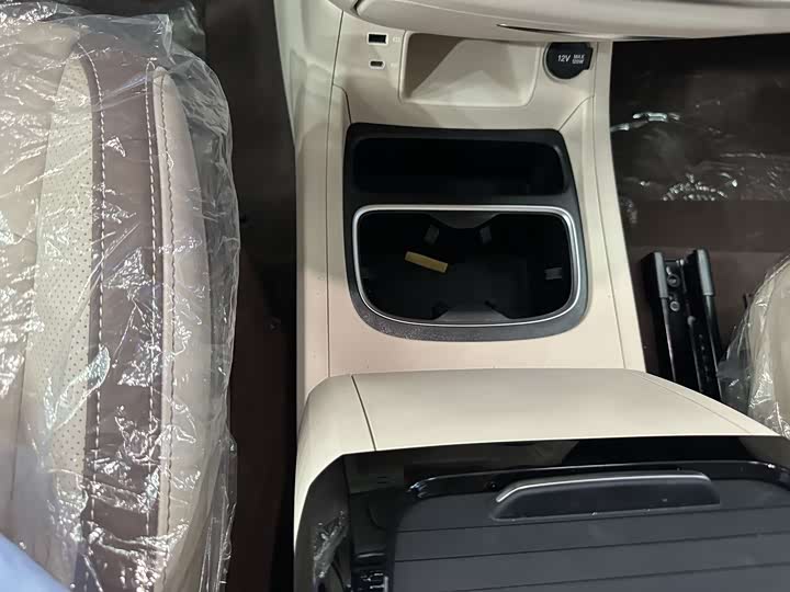 Фото 26 - Bestune M9