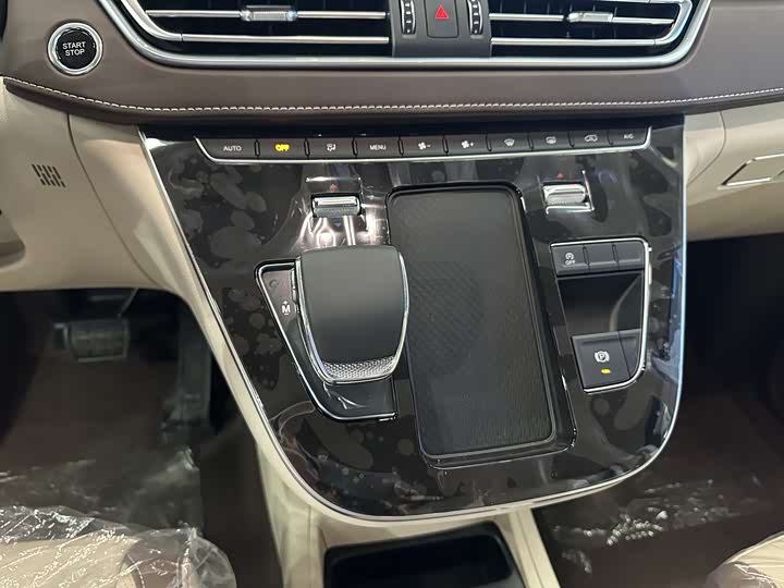 Фото 27 - Bestune M9