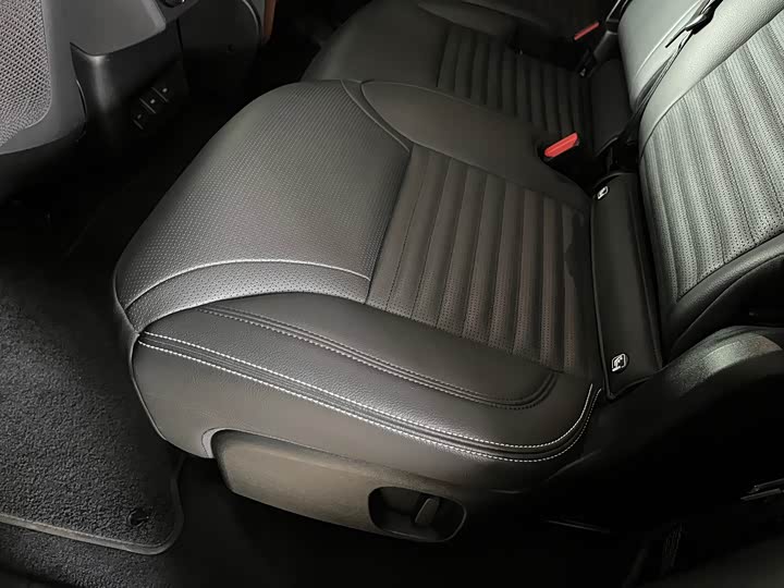 Фото 17 - Land Rover Discovery