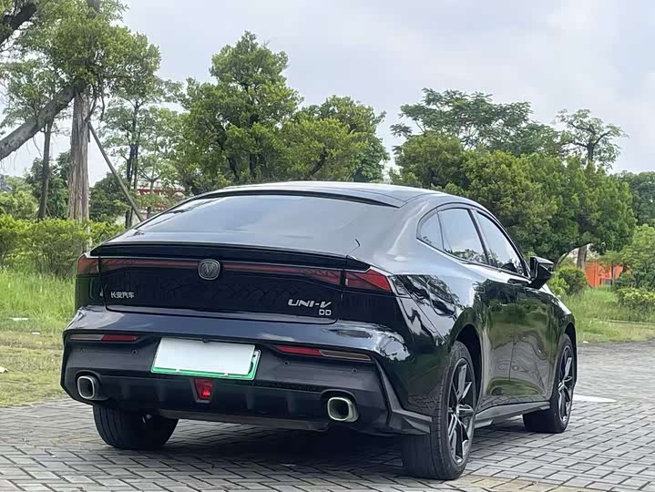 Фото 10 - Changan UNI-V Hybrid